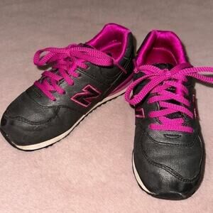 New Balance Cute Girls Shoes Size 10 Gray & Fuschia